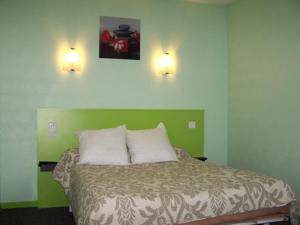 Le Lichou Hotell Vallon-en-Sully Exteriör bild