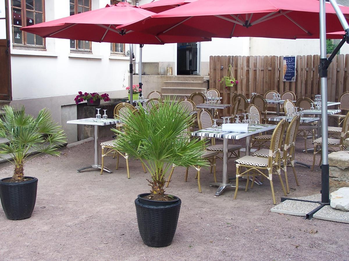 Le Lichou Hotell Vallon-en-Sully Exteriör bild